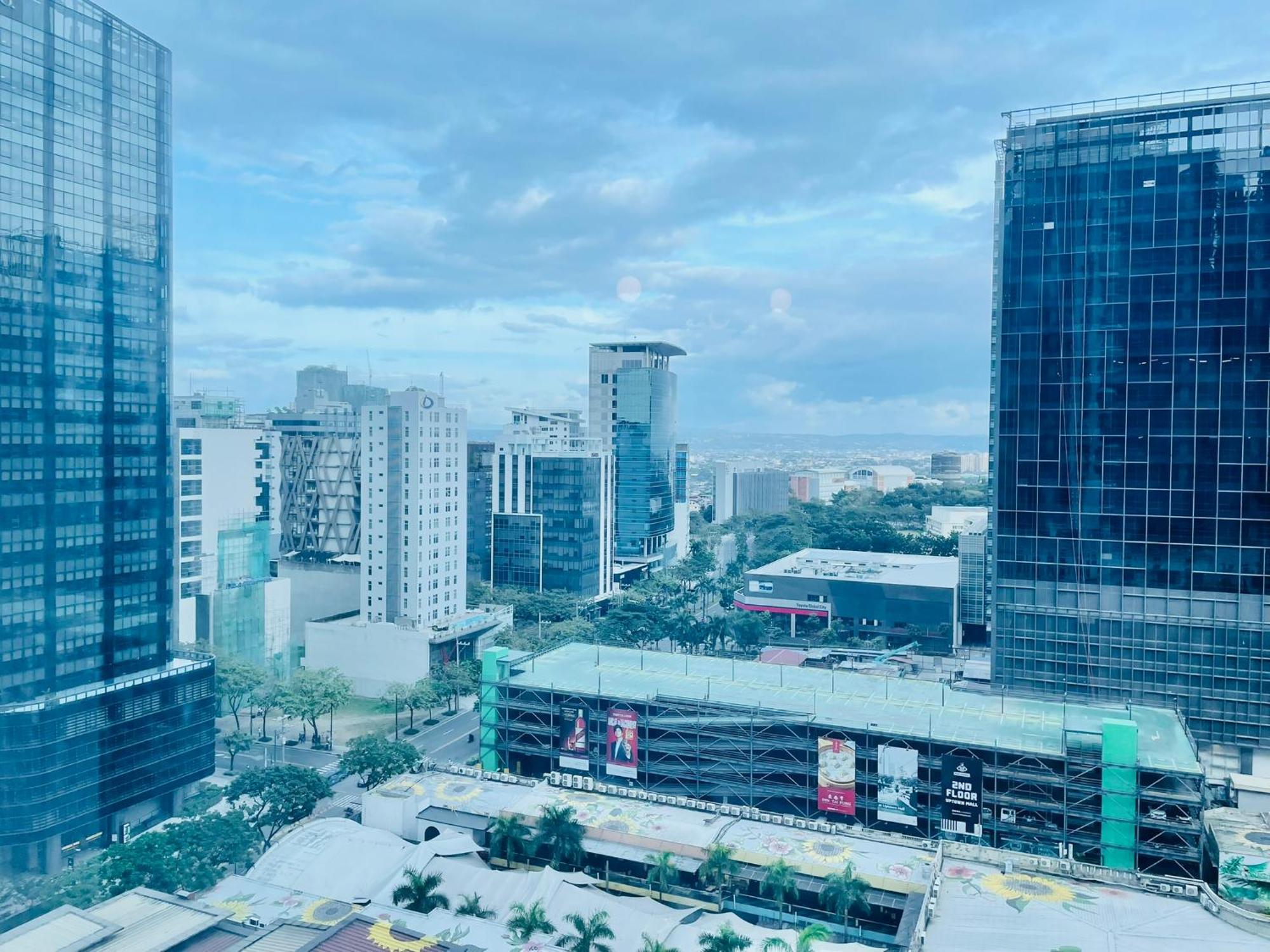 Uptown Parksuites Bgc タギッグ エクステリア 写真